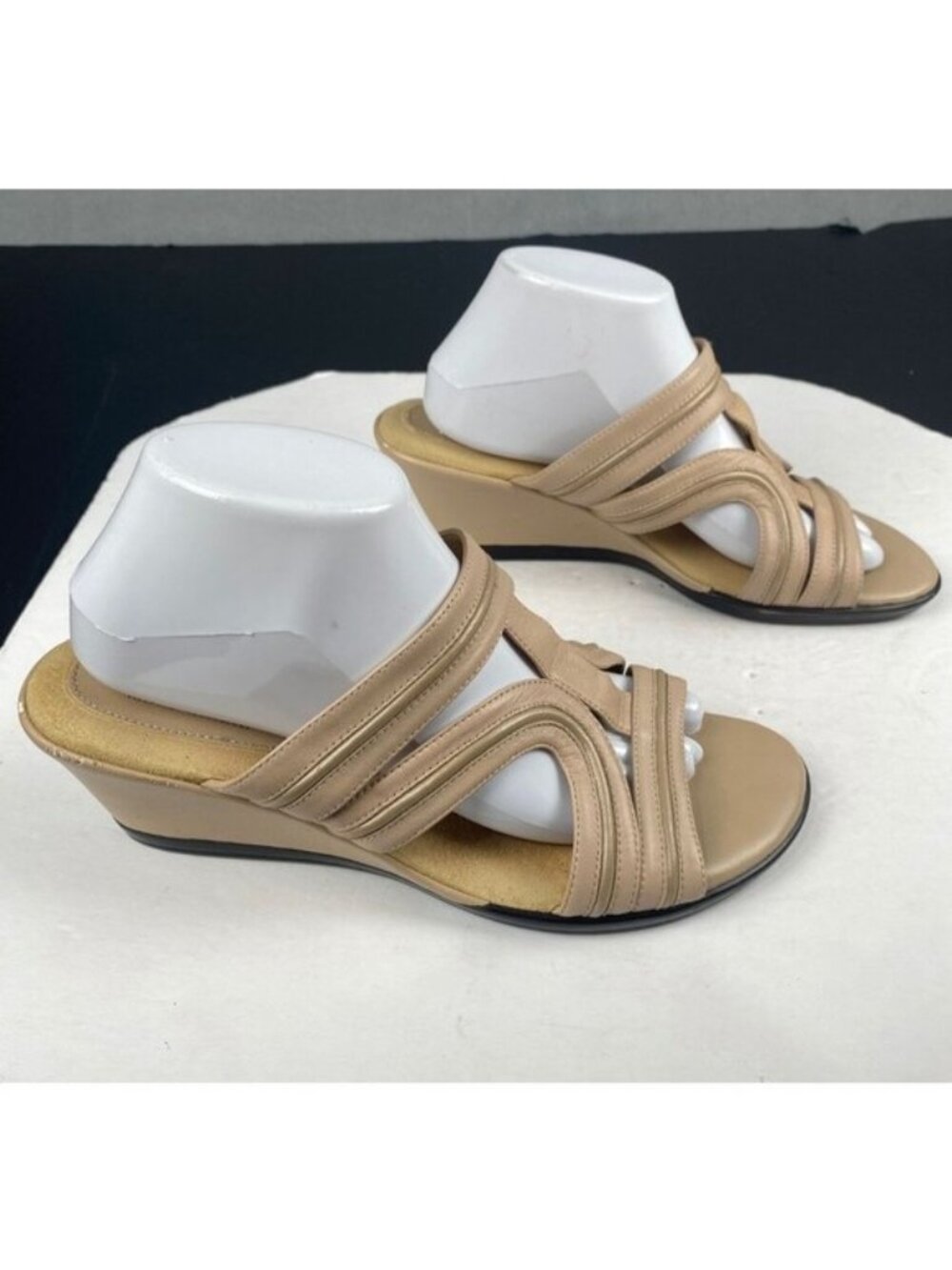 Softspots Women's size 9.5 W Beige Slip On Leather Wedge Sandals Open Toe
